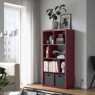Ordnung mit Stil: Das braunrote IKEA-Regal ist die Lösung für chaotische Wohnzimmer