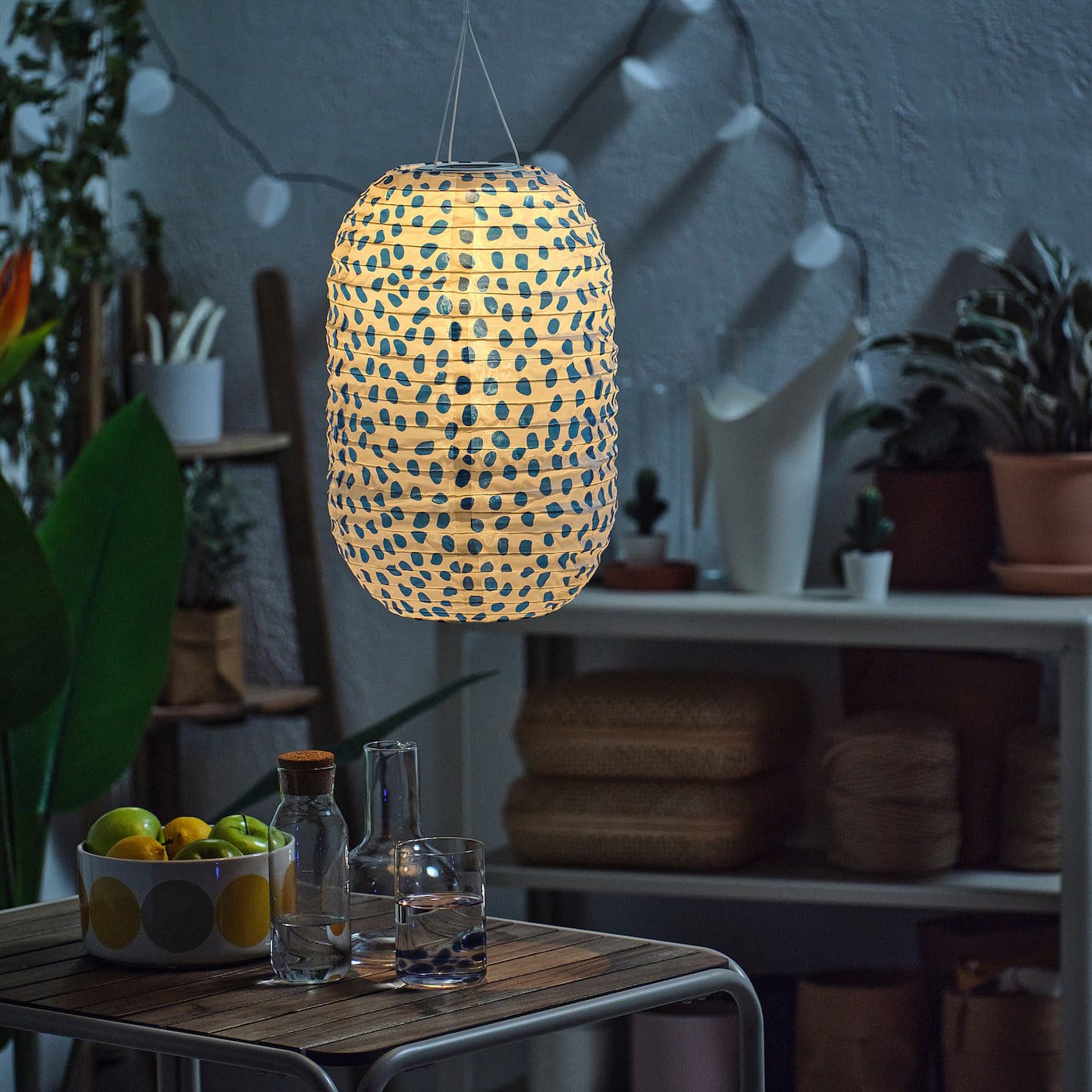 Auch für die kleinsten Balkone: Diese stylischen Solarlampen von Ikea dürfen jetzt nicht fehlen