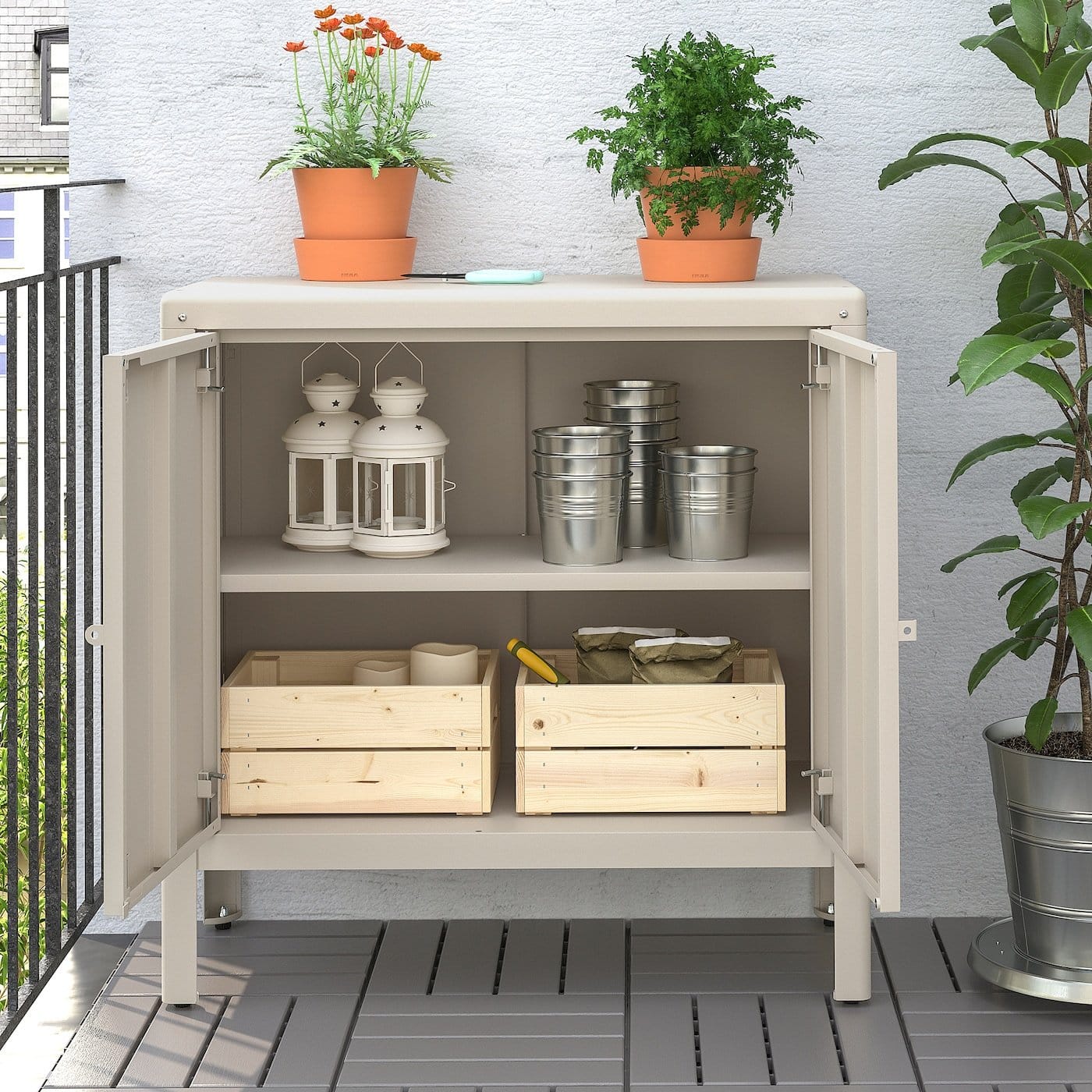 Du brauchst Stauraum für den Balkon? Dann sind diese praktischen UND schönen Ikea-Lösungen genau das Richtige